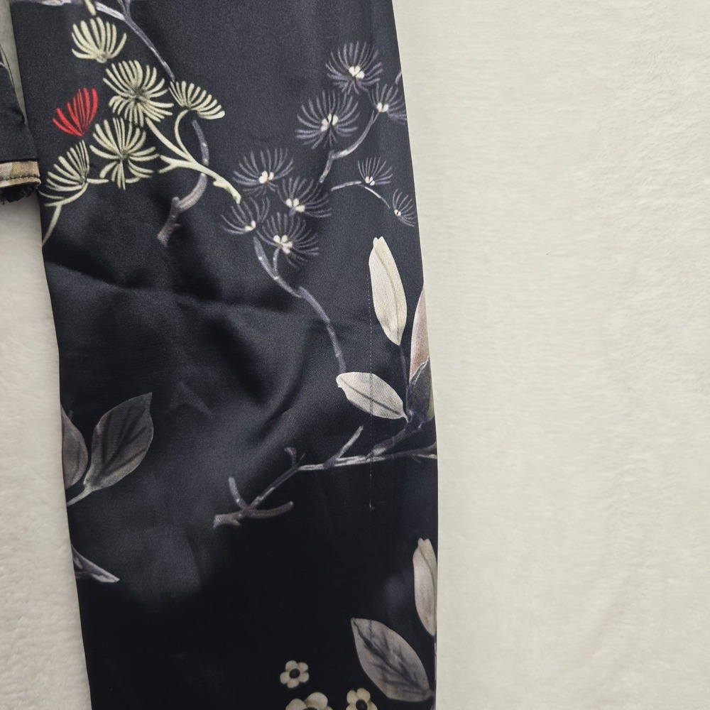 GUESS Women's Black Cream Floral Crop Blouse Size Medium Long Sleeve Satin‎ - Picture 9 of 11